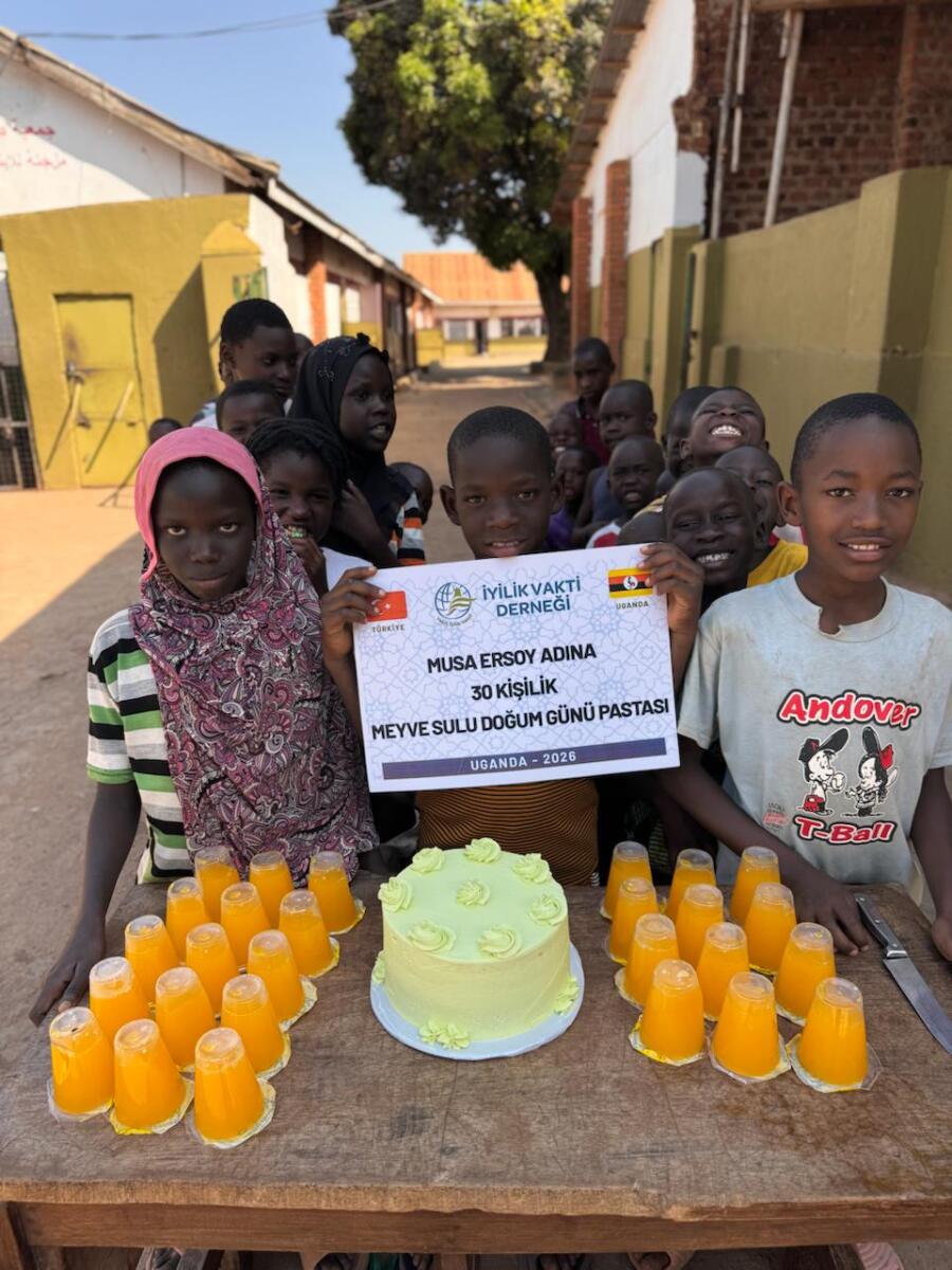 Uganda Afrika doğum günü pasta bağışı yetim çocuklar